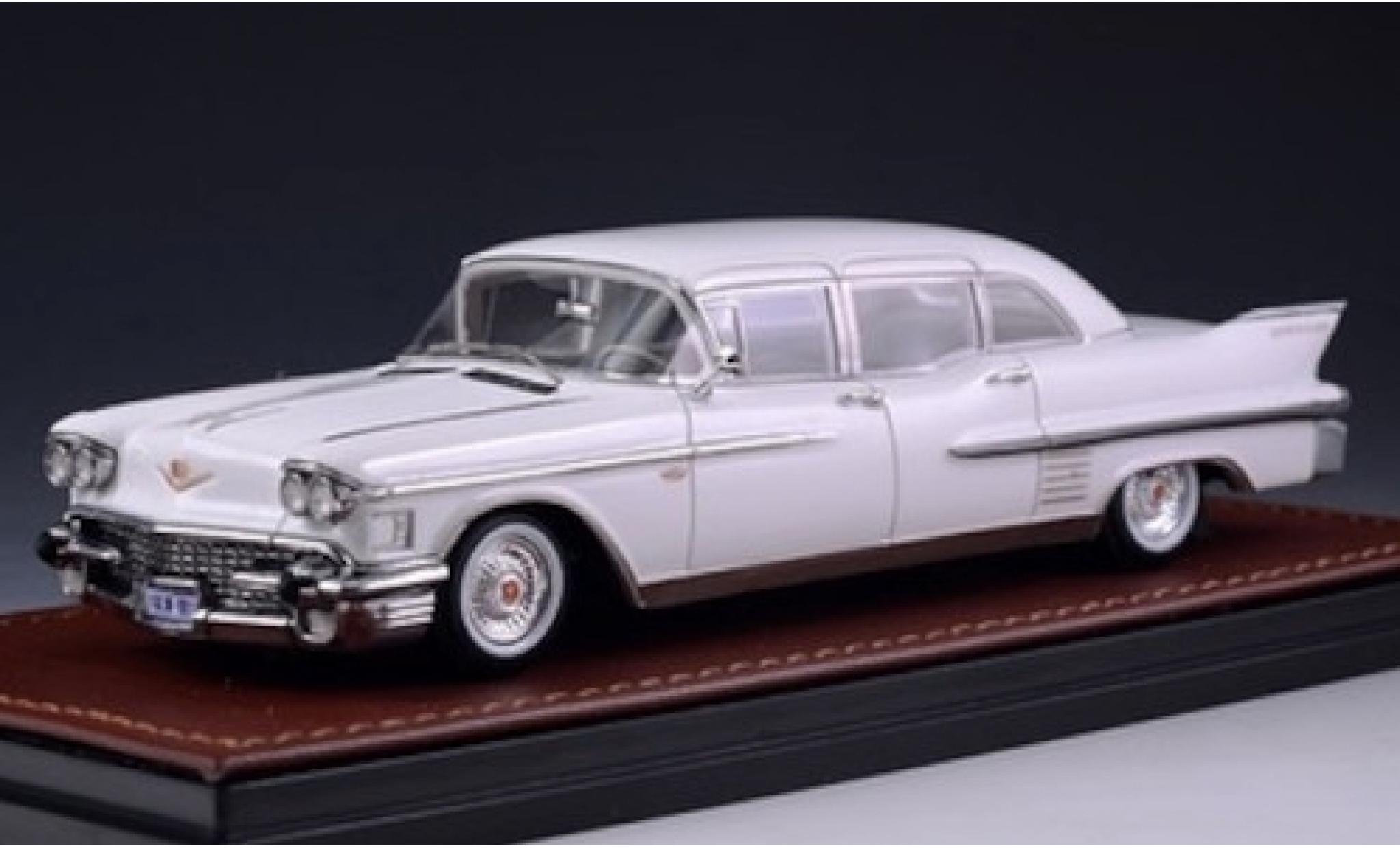 Cadillac Fleetwood 1/43 GLM 75 Sedan wit 1958 modelauto