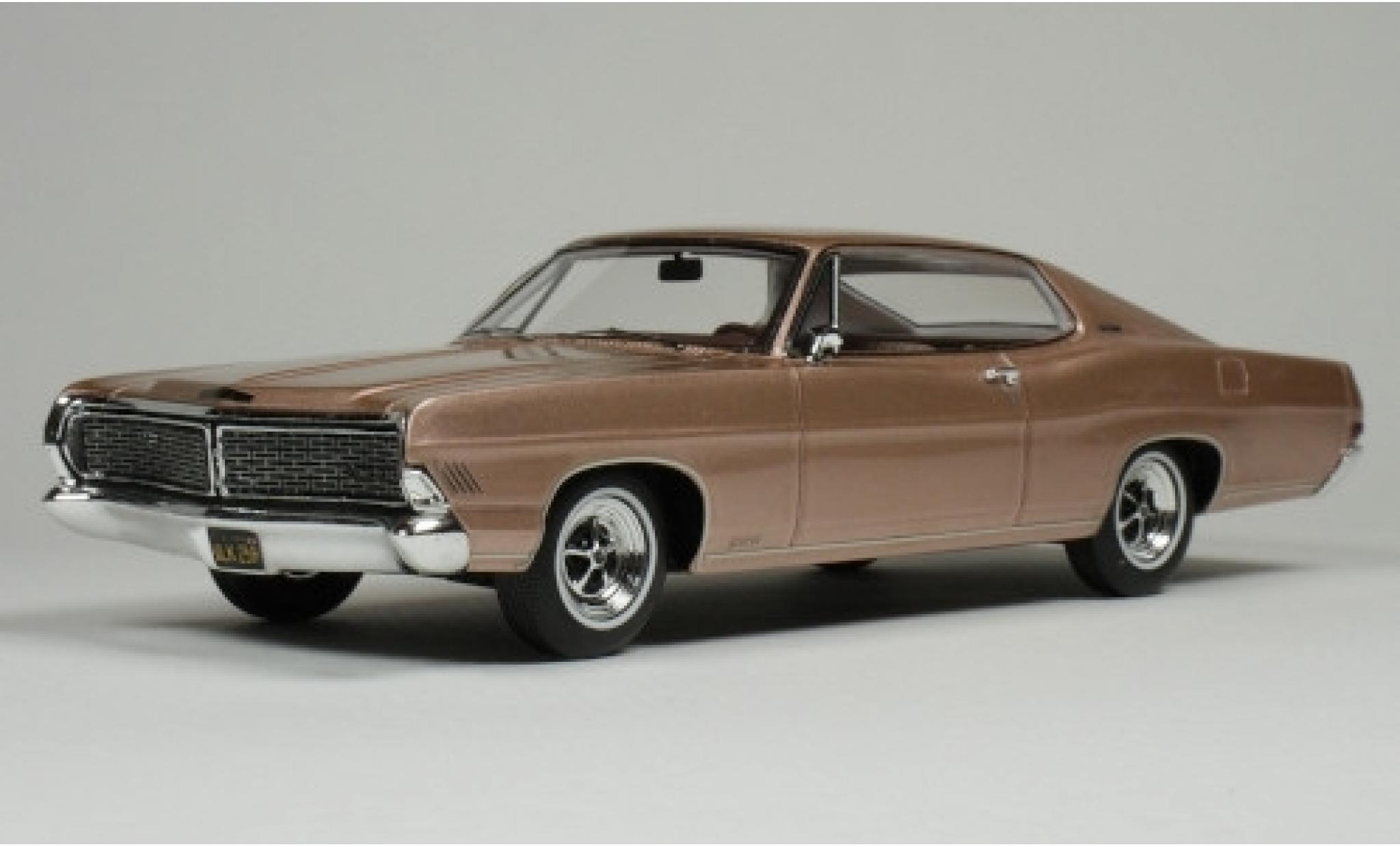 Ford Galaxy 1/43 Goldvarg Collections Galaxie 500 XL metallic roze 1968 modelauto