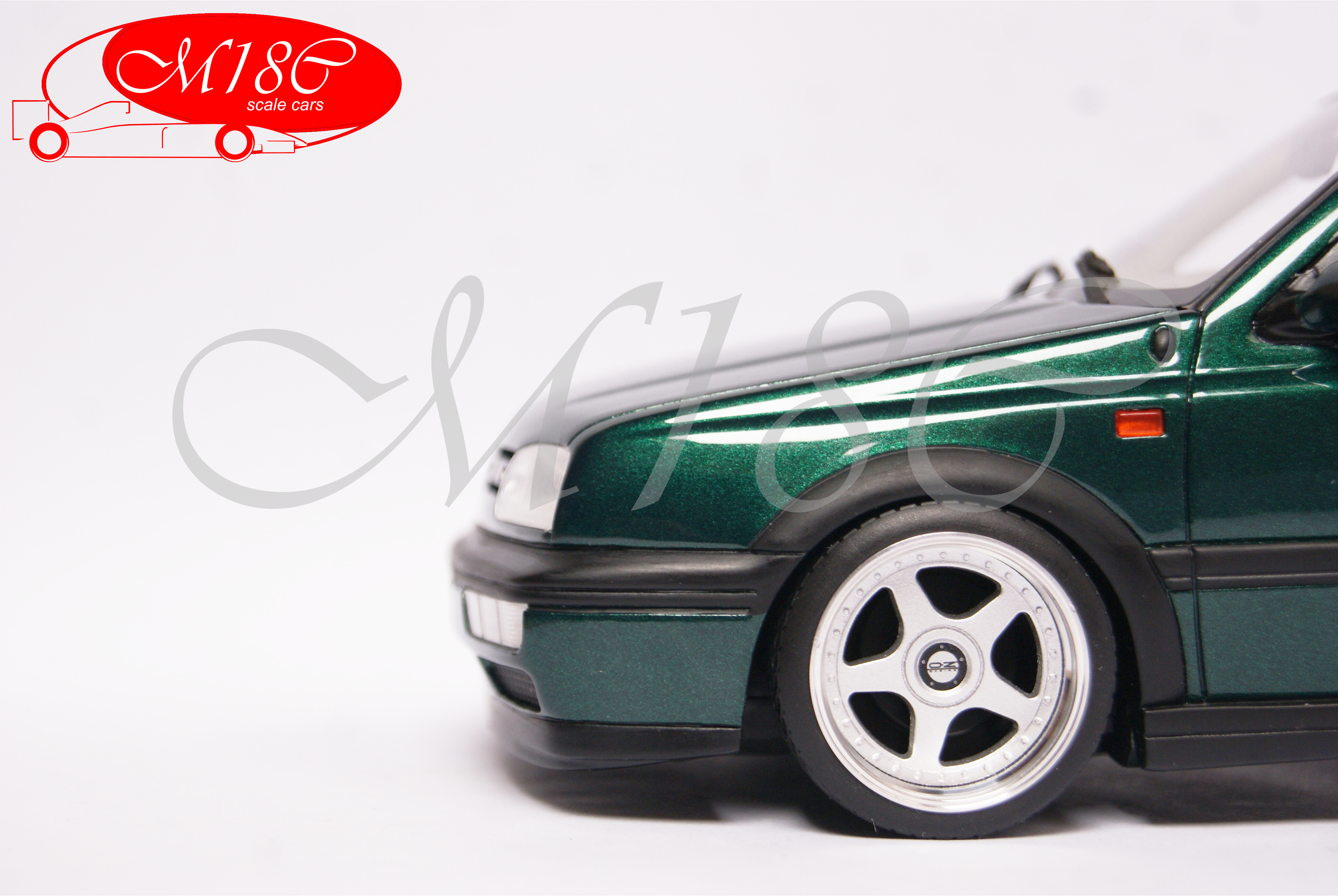 Volkswagen Golf VR6 synchro groen jantes OZ Racing 17 pouces 1/18 Ottomobile