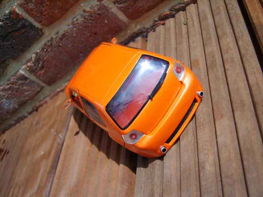Volkswagen Golf GTI virus 1/18 Revell