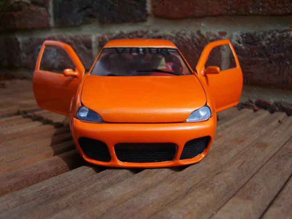 Volkswagen Golf GTI virus 1/18 Revell