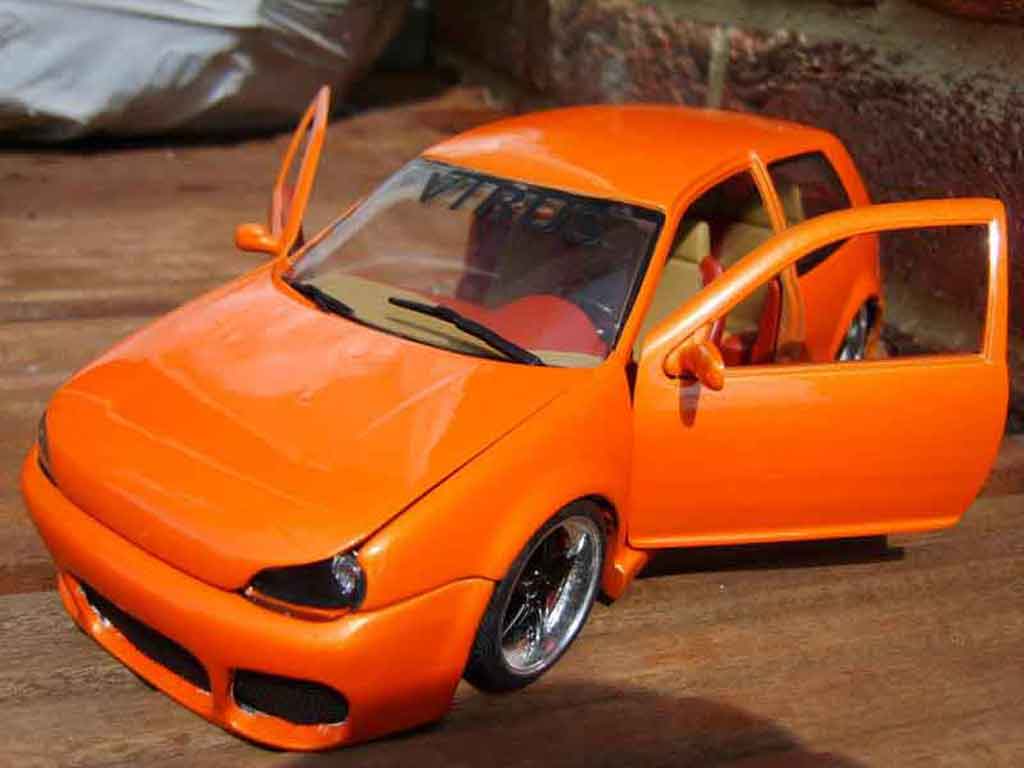 Volkswagen Golf GTI virus 1/18 Revell