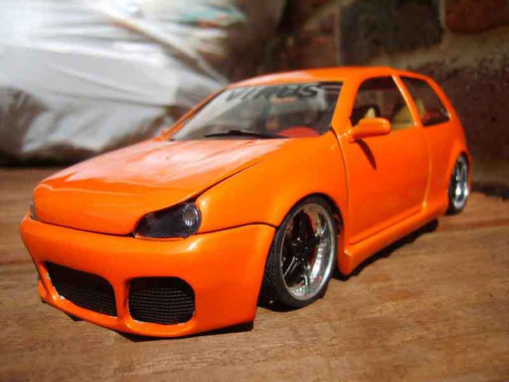 Volkswagen Golf GTI virus 1/18 Revell