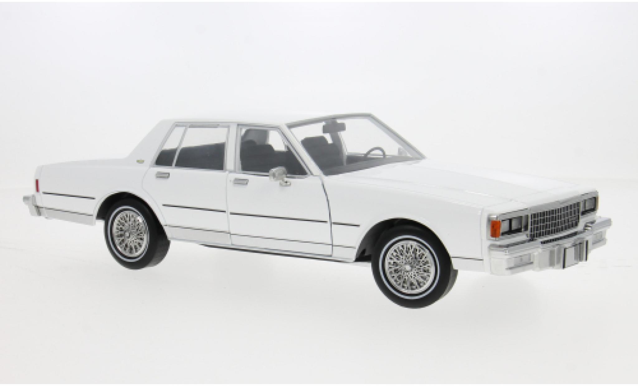 Chevrolet Caprice Classic 1/18 Greenlight wit 1983 1:18 modelauto