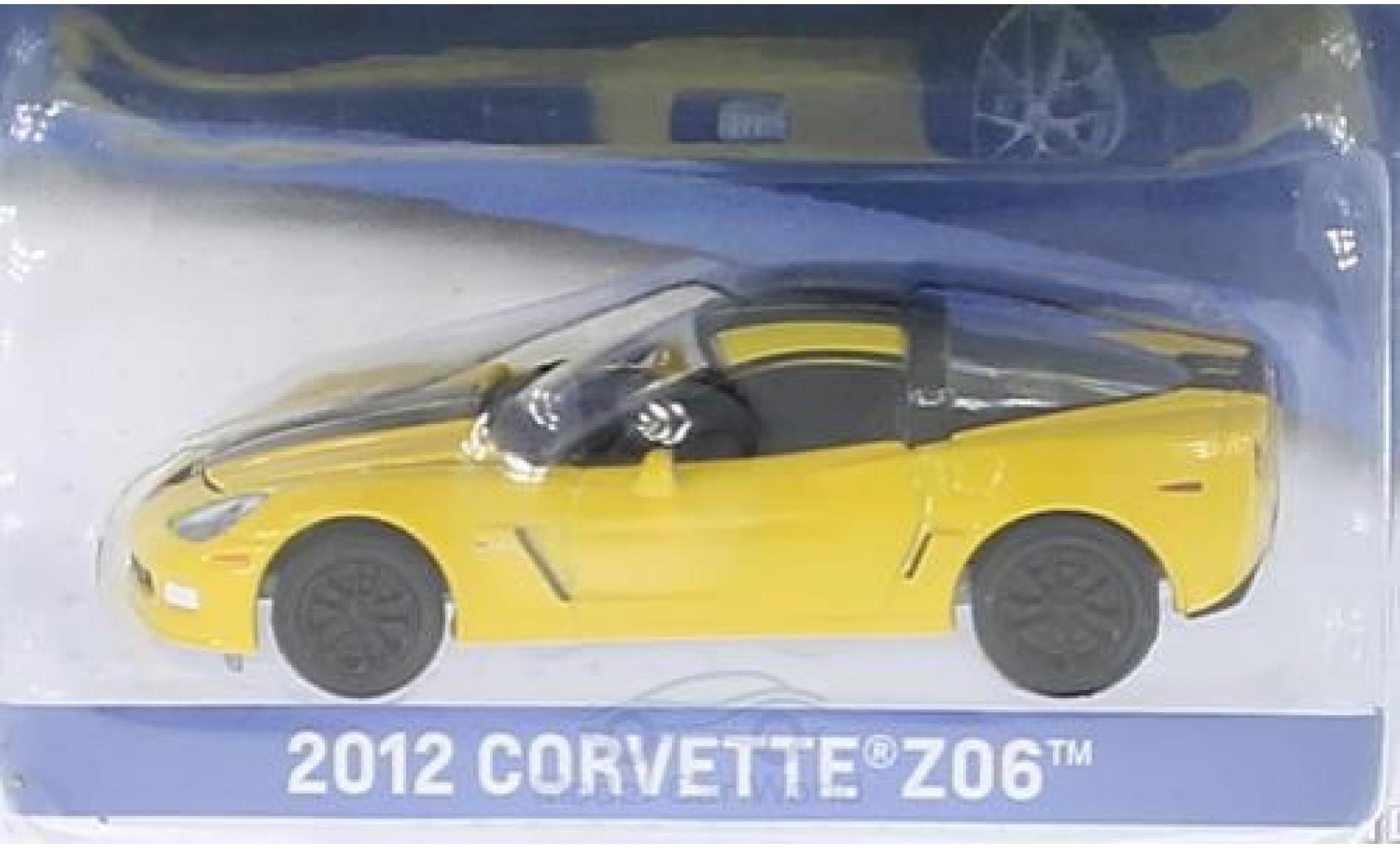 Chevrolet Corvette 1/64 Greenlight Z06 geel/zwart 2012 ohne Vitrine modelauto
