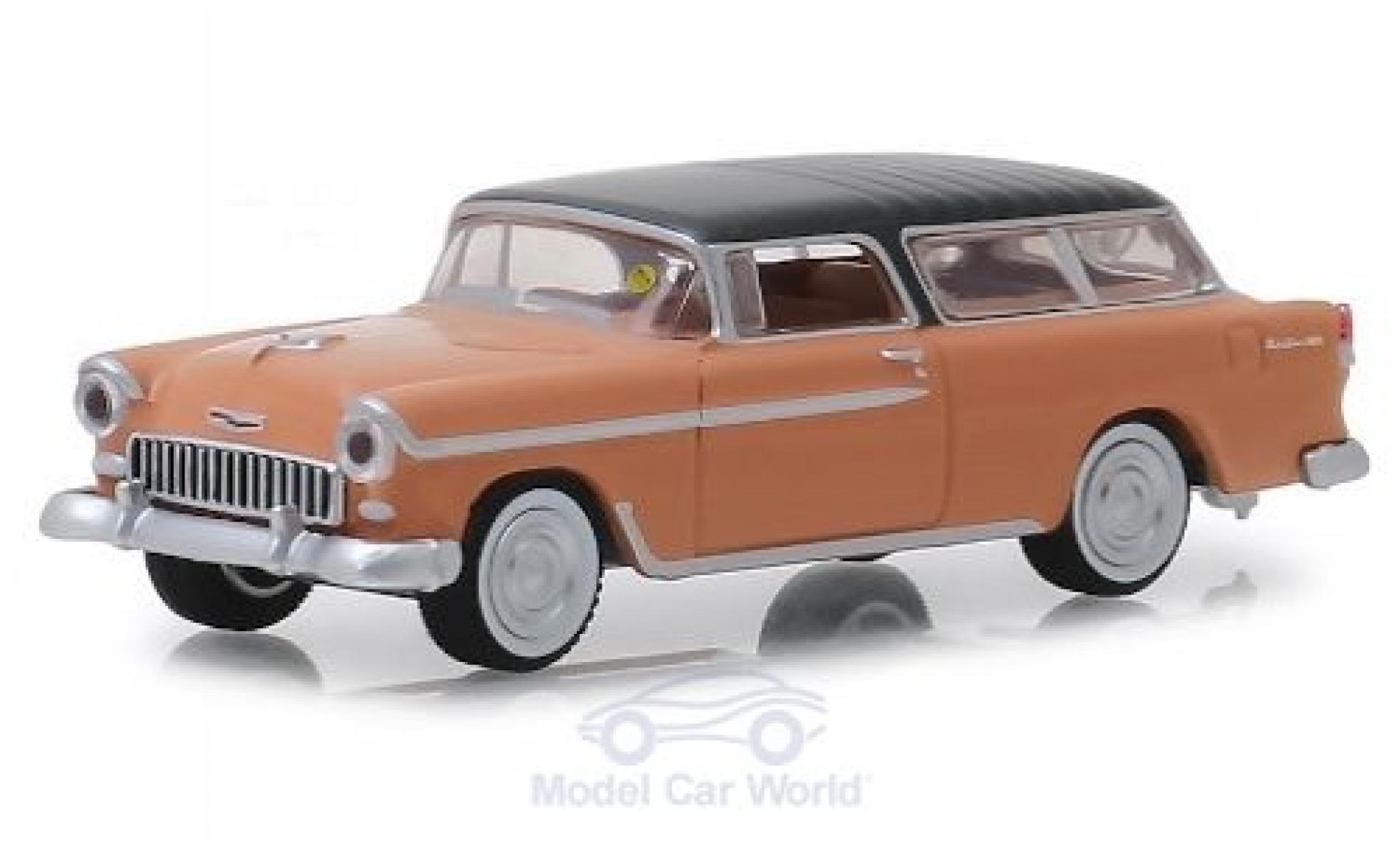 Chevrolet Nomad 1/64 Greenlight roze/grijs 1955 modelauto
