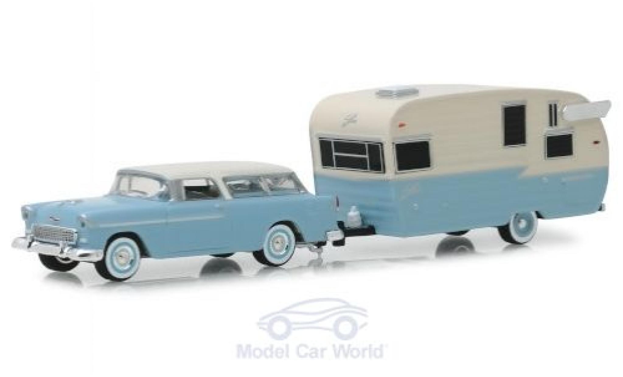 Chevrolet Nomad 1/64 Greenlight blauw/beige 1955 mit Shasta Airflyte modelauto