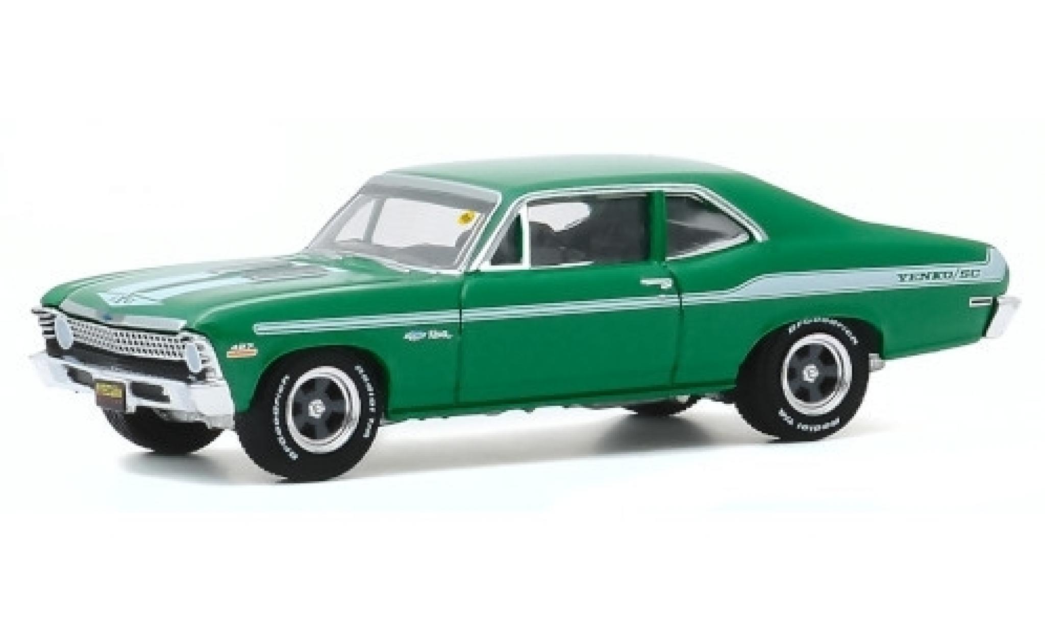 Chevrolet Nova 1/64 Greenlight groen/Dekor 1972 modelauto