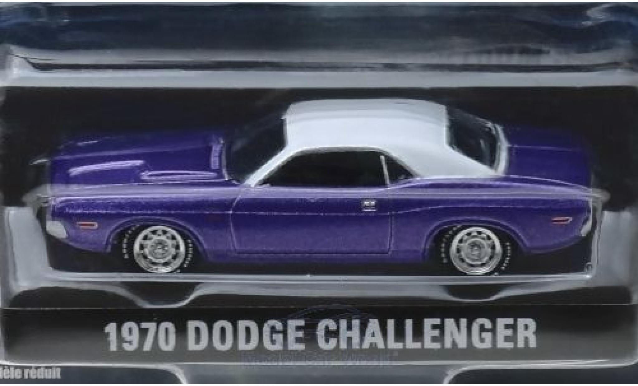 Dodge Challenger 1970 1/64 Greenlight metallic paarsee/wit Graveyard Carz 1970 modelauto