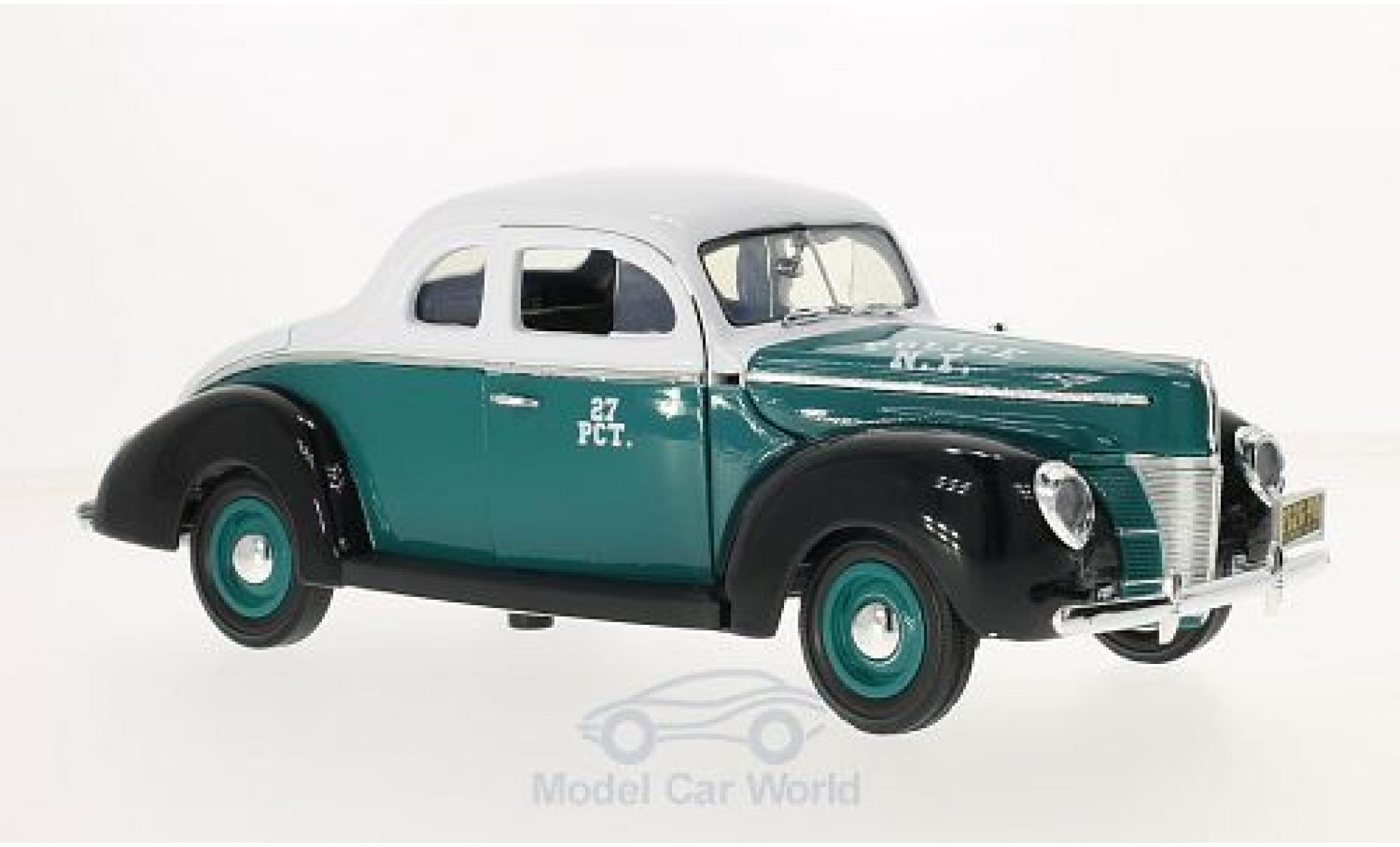 Ford Deluxe 1/18 Greenlight Coupe groen/wit NYPD - Politie 1940 ohne Vitrine modelauto