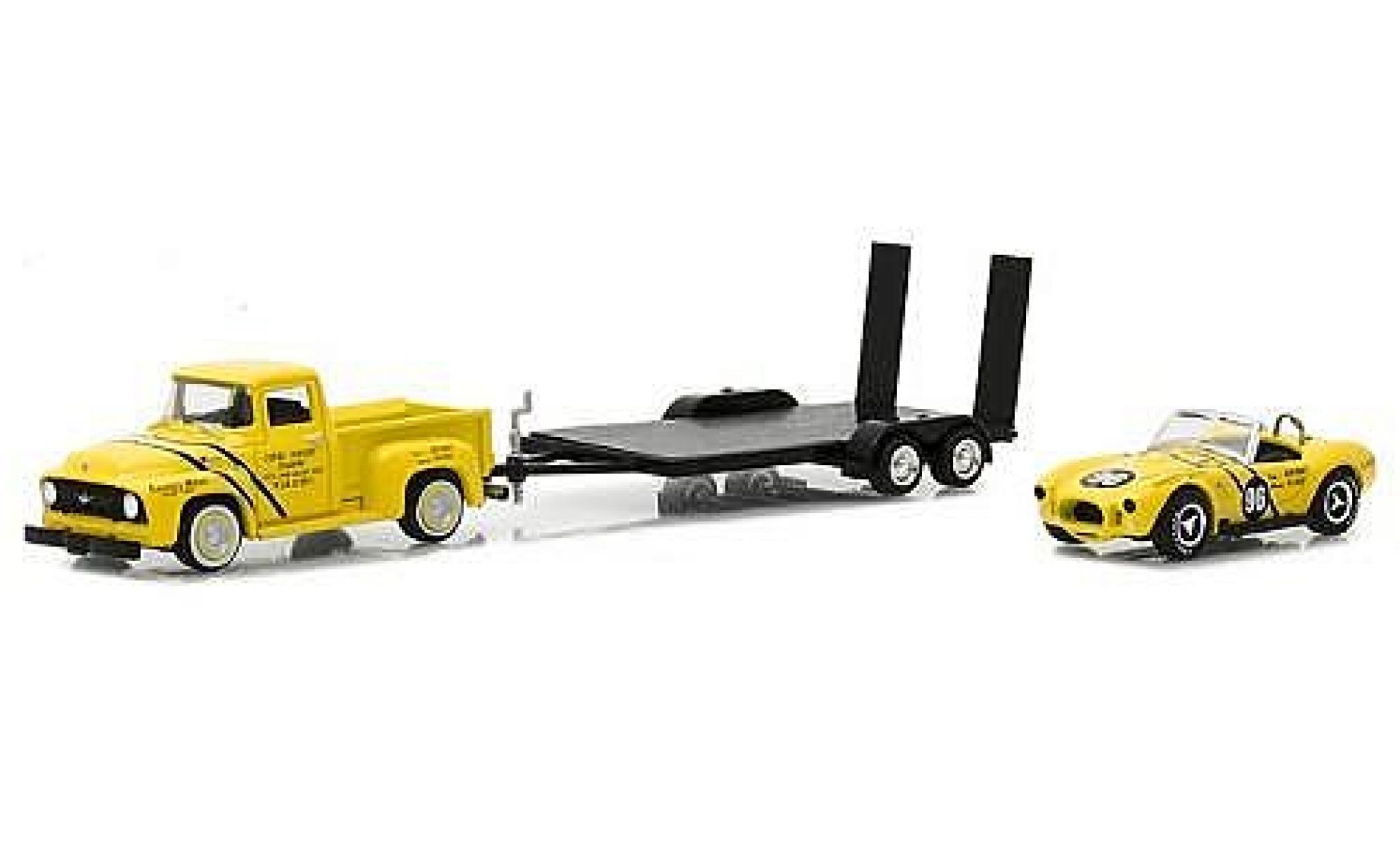 Ford F-1 1/64 Greenlight 00 geel 1954 with Coventry Moteurs 289 Cobra and Flatbed Trailer modelauto