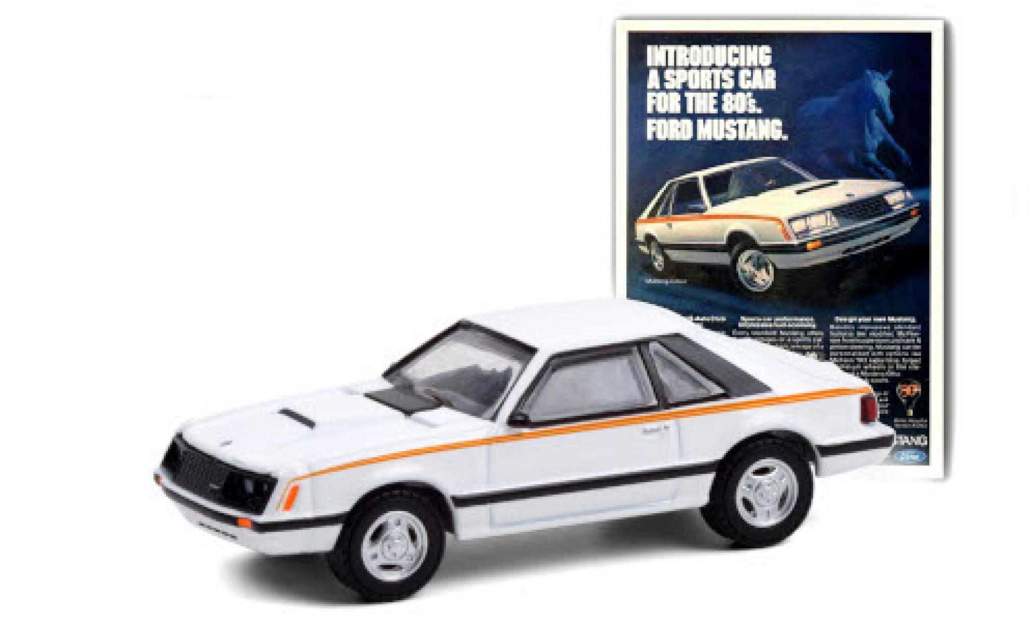 Ford Mustang 1/64 Greenlight 3-Door wit/oranje 1980 modelauto