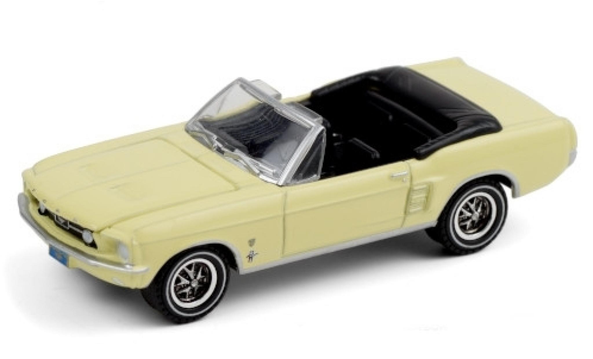Ford Mustang 1/64 Greenlight Cabriolet High Country Special geel 1967 modelauto