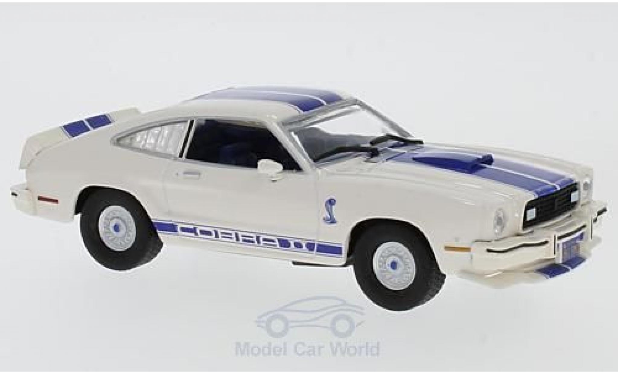Ford Mustang 1/43 Greenlight II Cobra II beige/blauw Charlies Angels 1976 modelauto