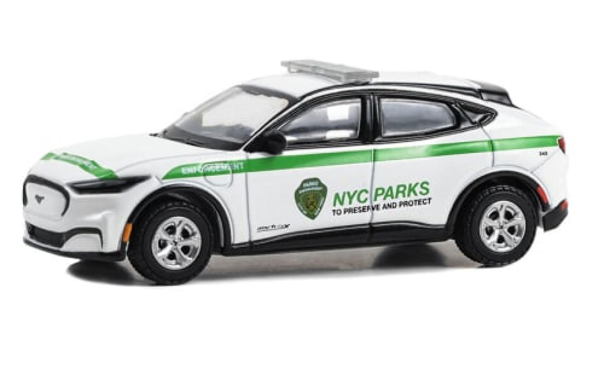 Ford Mustang 1/64 Greenlight Mach E NYC Department Of Parks &amp; Recreation 2023 1:64 modelauto