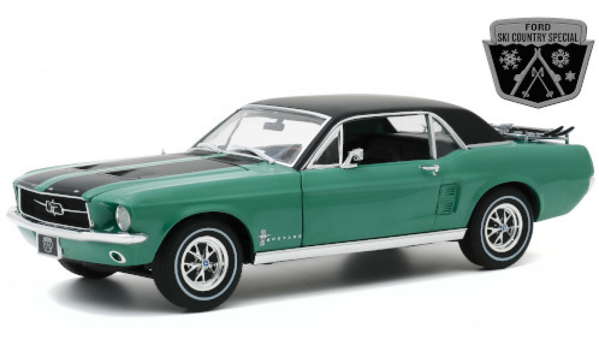 Ford Mustang 1/18 Greenlight Ski Country Special metallic groen/matt-zwart 1967 mit Dachgep&auml;cktr&auml;ger modelauto