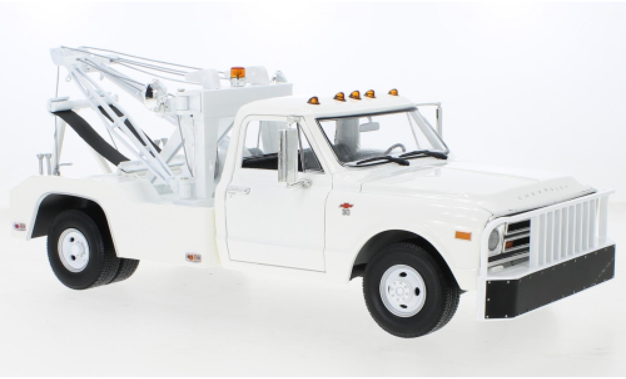Chevrolet C-30 1/18 Greenlight Dually Wrecker wit 1968 modelauto