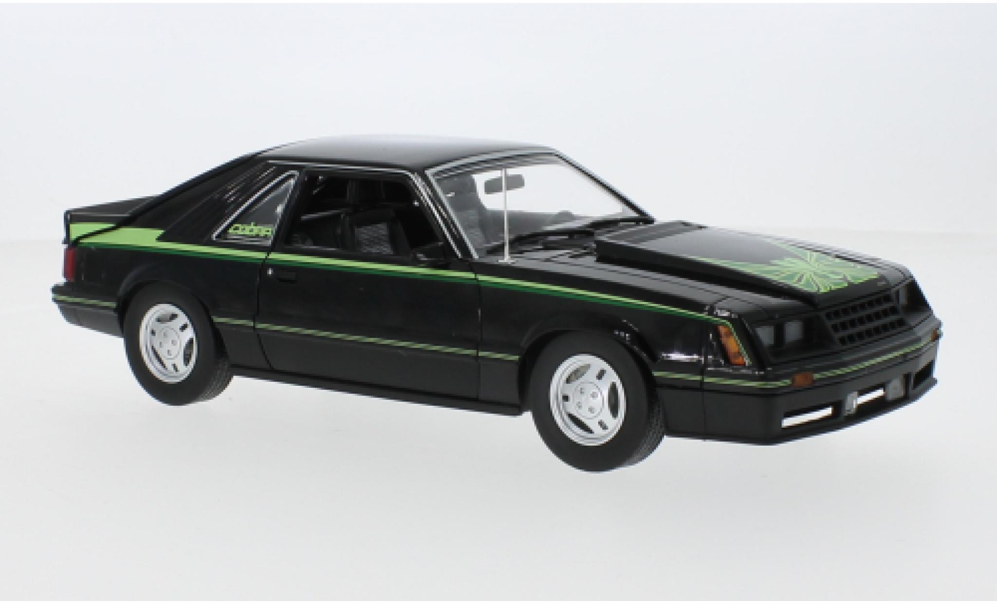 Ford Mustang 1/18 Greenlight Cobra zwart/D&eacute;corer 1980 modelauto