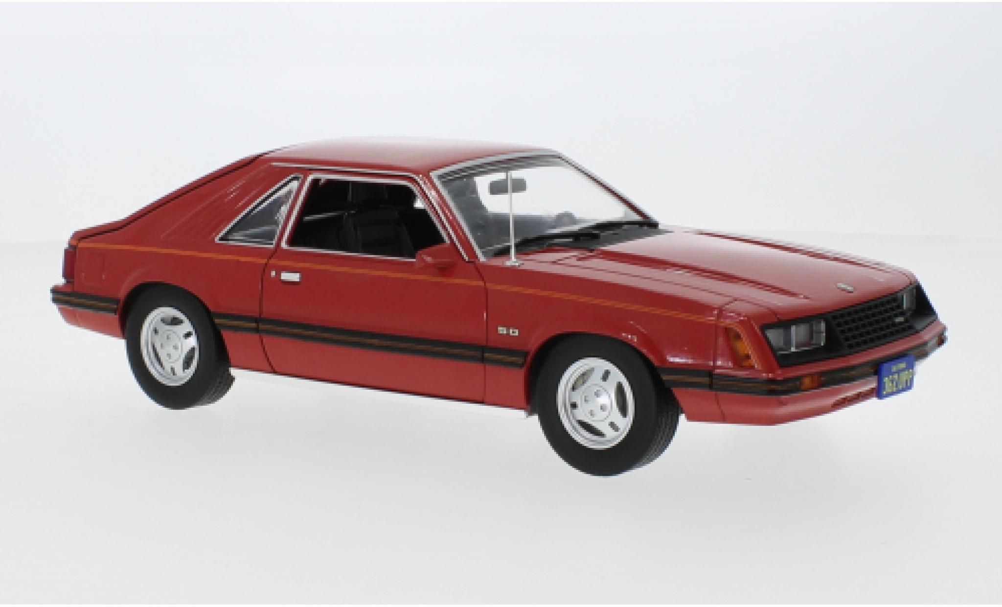 Ford Mustang 1/18 Greenlight Ghia rood Charlies Angels 1979 modelauto