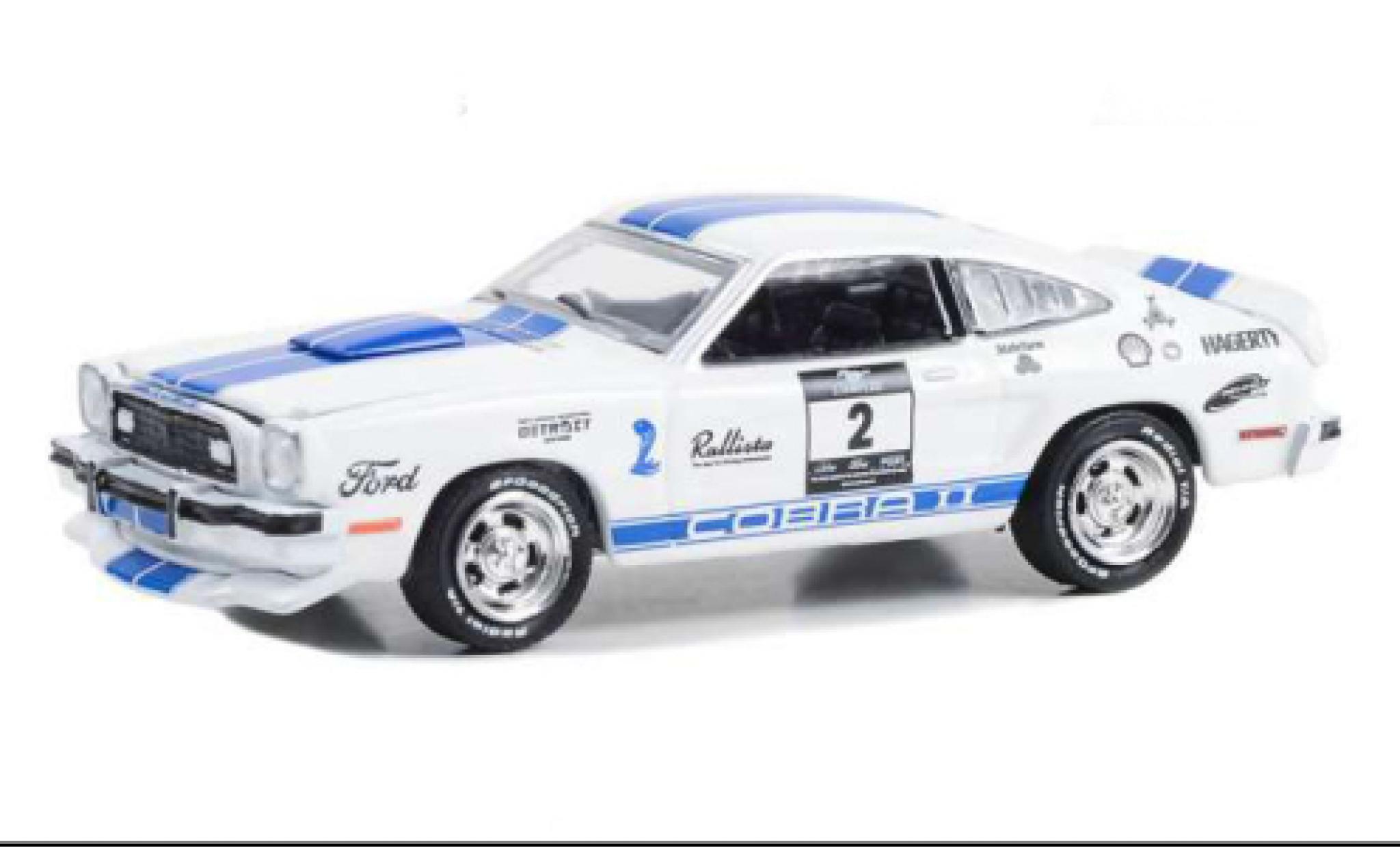 Ford Mustang 1/64 Greenlight II Cobra II wit/blauw 1976 modelauto
