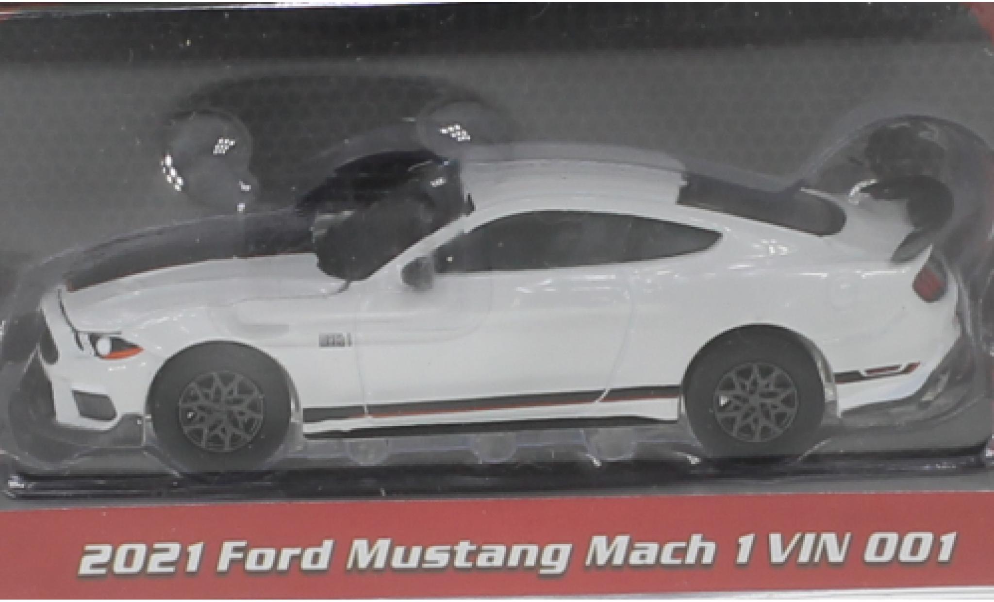 Ford Mustang 1/64 Greenlight Mach 1 wit/zwart 2021 modelauto