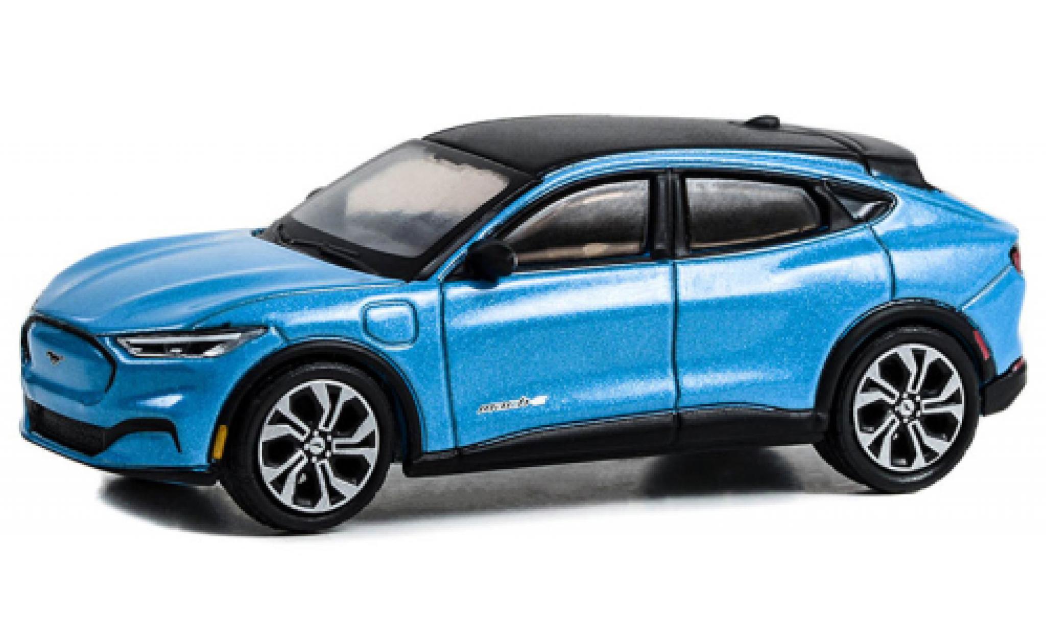 Ford Mustang 1/64 Greenlight Mach-E blauw clair 2022 modelauto