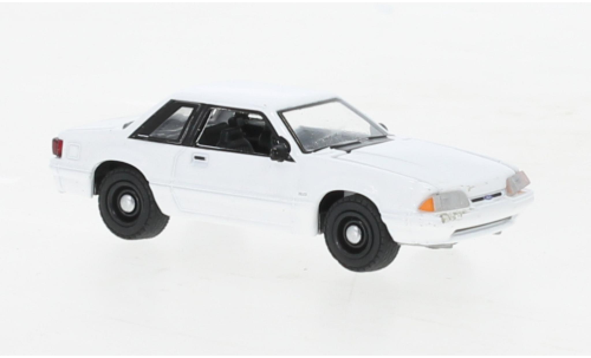 Ford Mustang 1/64 Greenlight SSP wit 1987 modelauto