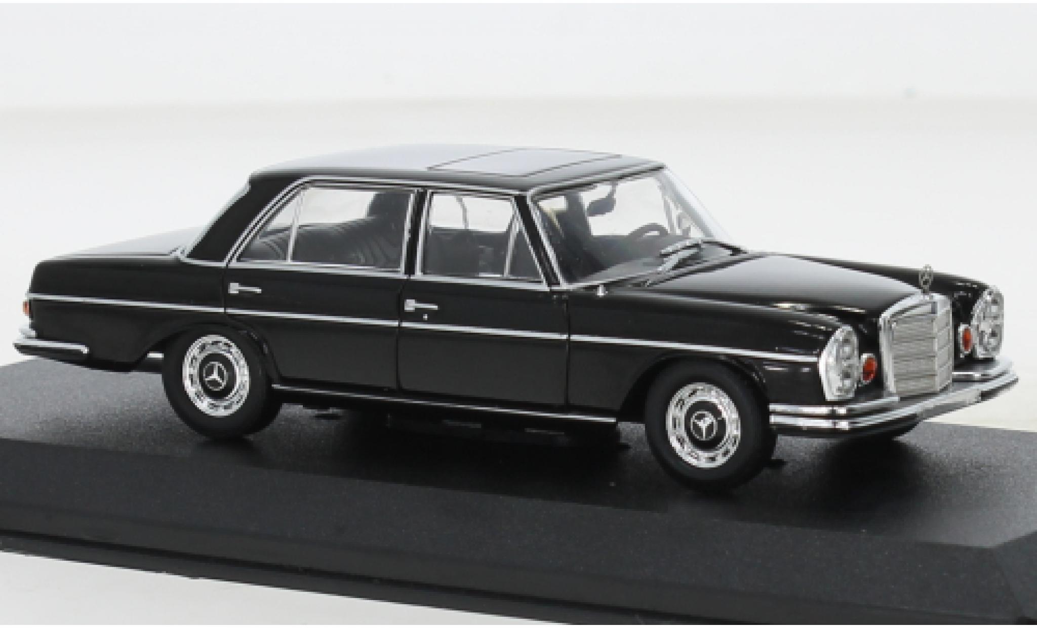 Mercedes 280 1/43 Greenlight SEL 4.5 (W108) zwart Rocky IV 1972 modelauto