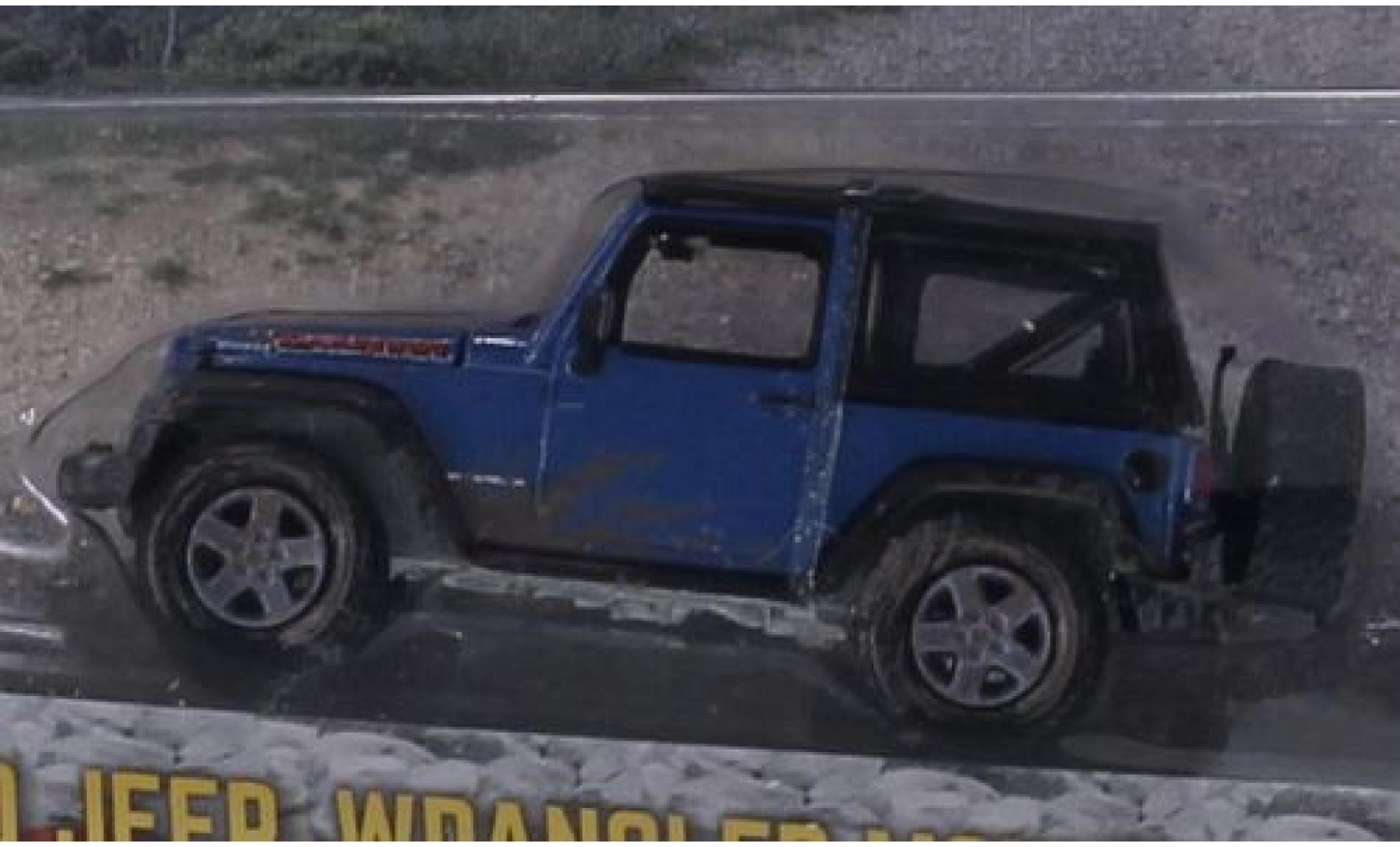 Jeep Wrangler 1/64 Greenlight blauw/matt-zwart 2010 Mountain Edition avec Schmutz-Effekt modelauto