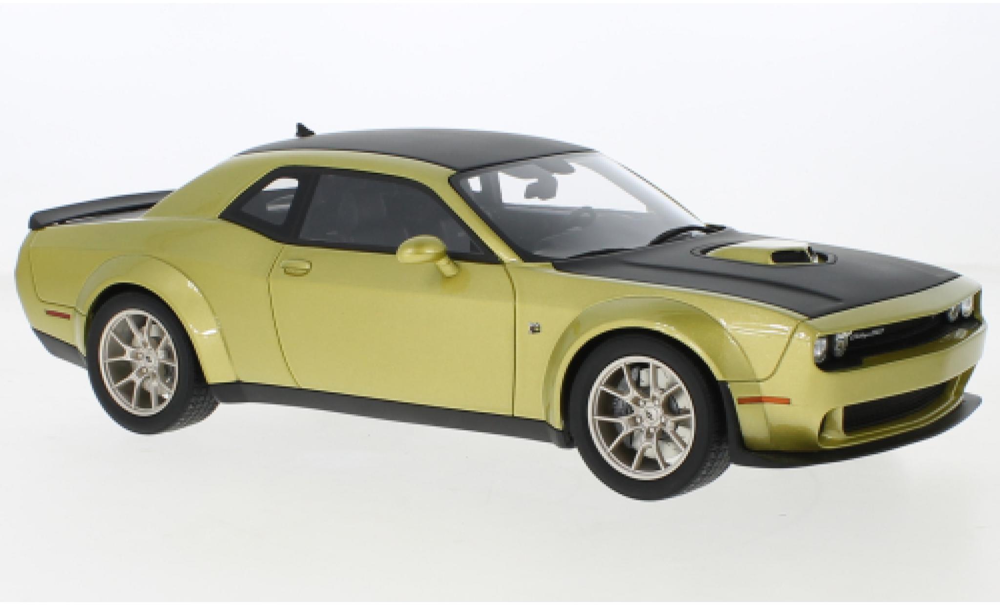 Dodge Challenger 1/18 GT Spirit R/T Scat Pack Widebody metallic groen/zwart 2020 modelauto