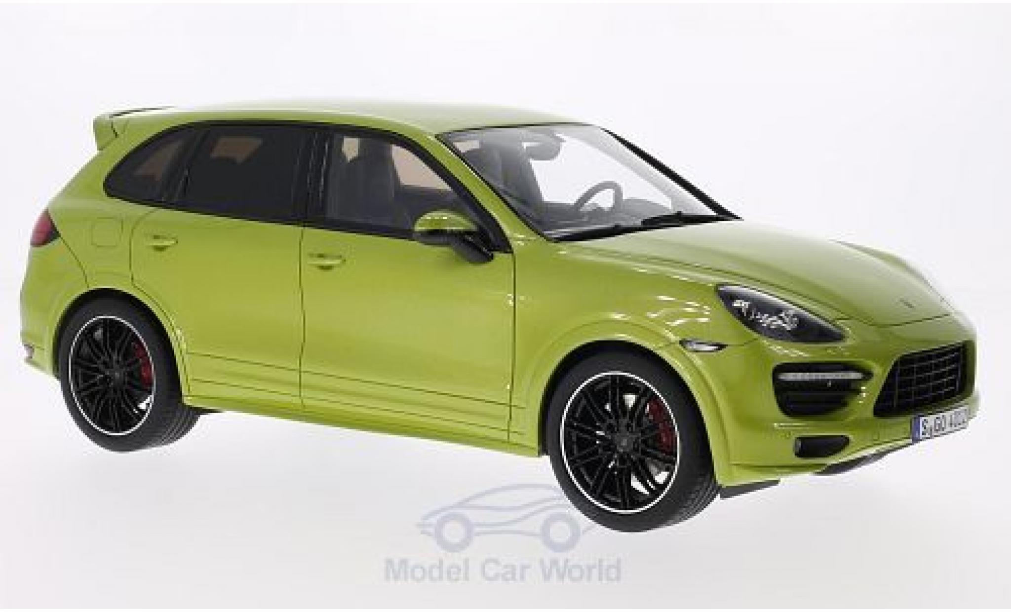Porsche Cayenne S 1/18 GT Spirit (92A) metallic groen 2013 T&uuml;ren und Hauben geschlossen modelauto