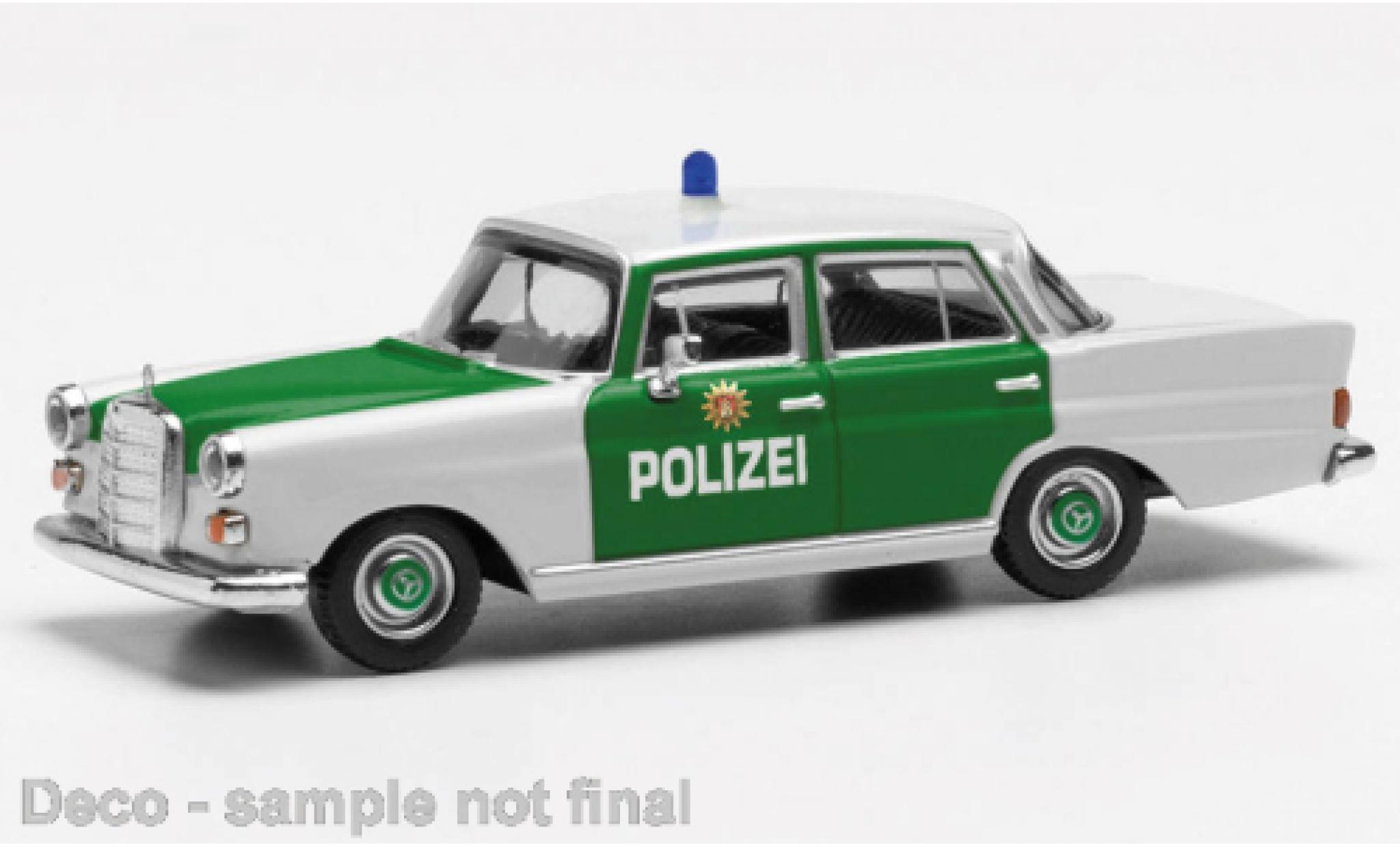 Mercedes 200 1/87 Herpa (W110) politie Hamburg modelauto