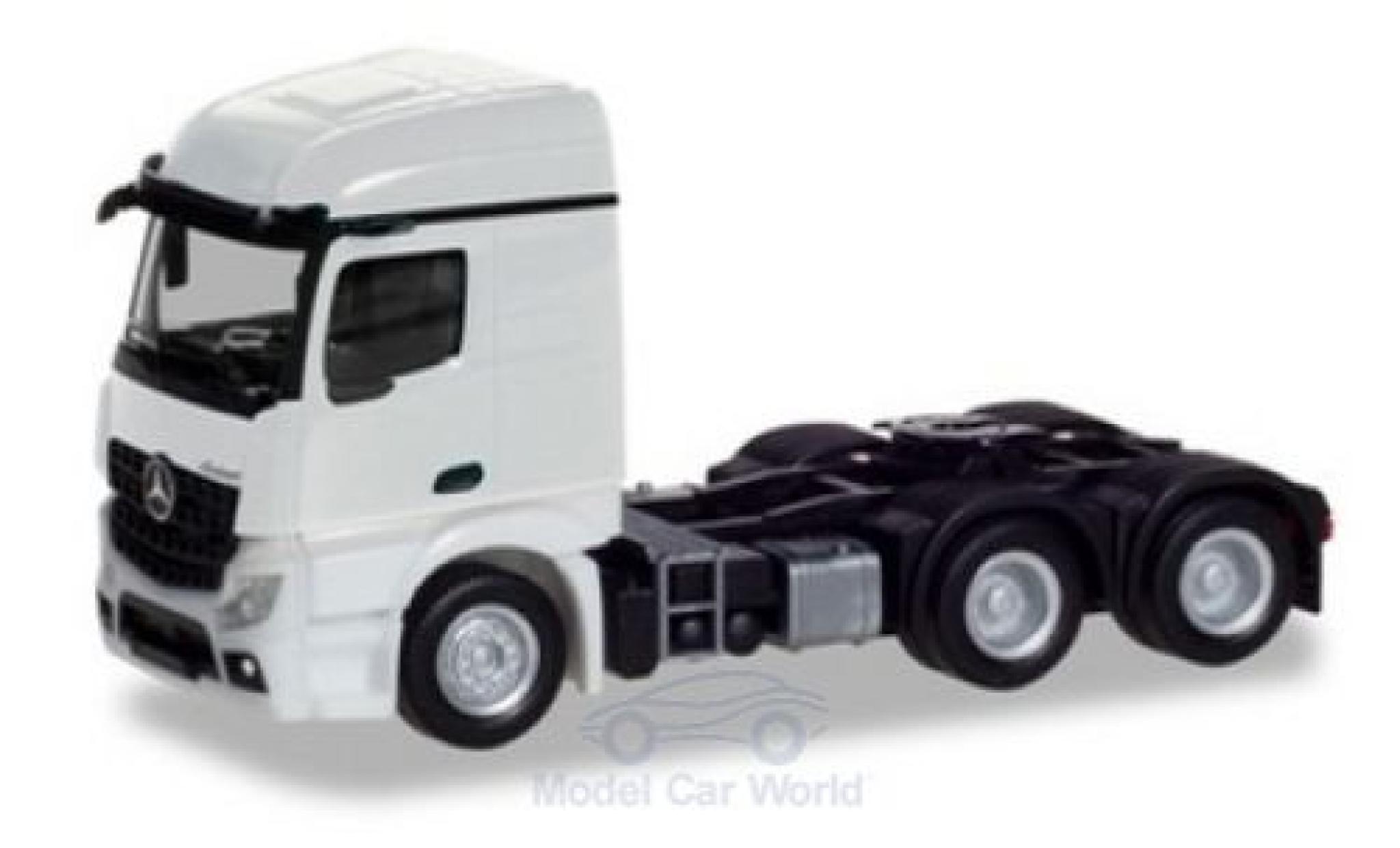 Mercedes Actros 1/87 Herpa Streamspace 2.3 wit 2018 3-achs Zugmaschine modelauto