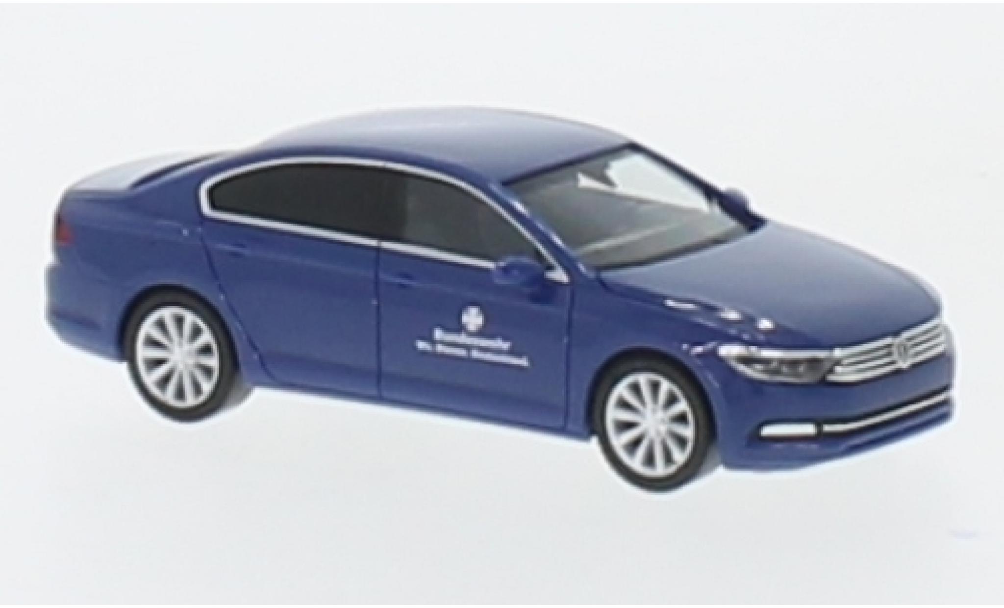 Volkswagen Passat 1/87 Herpa Sedan blauw Bundeswehr Fuhrpark Service modelauto
