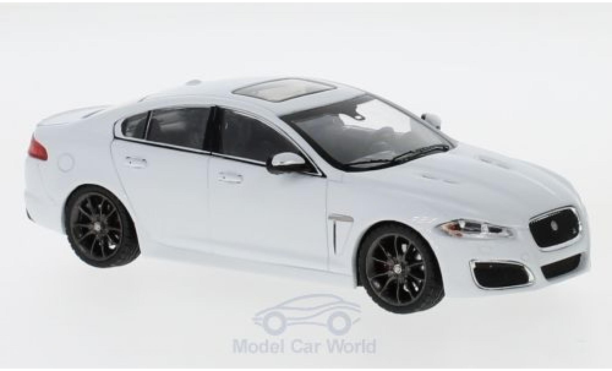 Jaguar XF R 1/43 IXO R wit modelauto