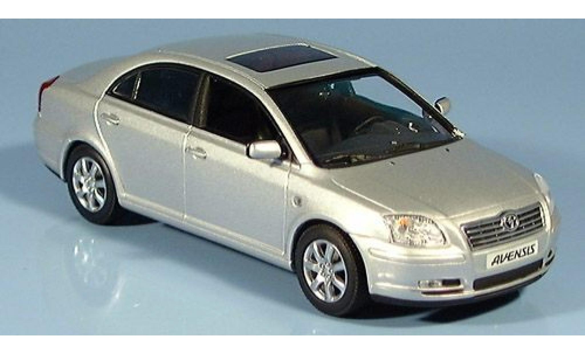 Toyota Avensis 1/43 Minichamps T27 grijs 2009 modelauto