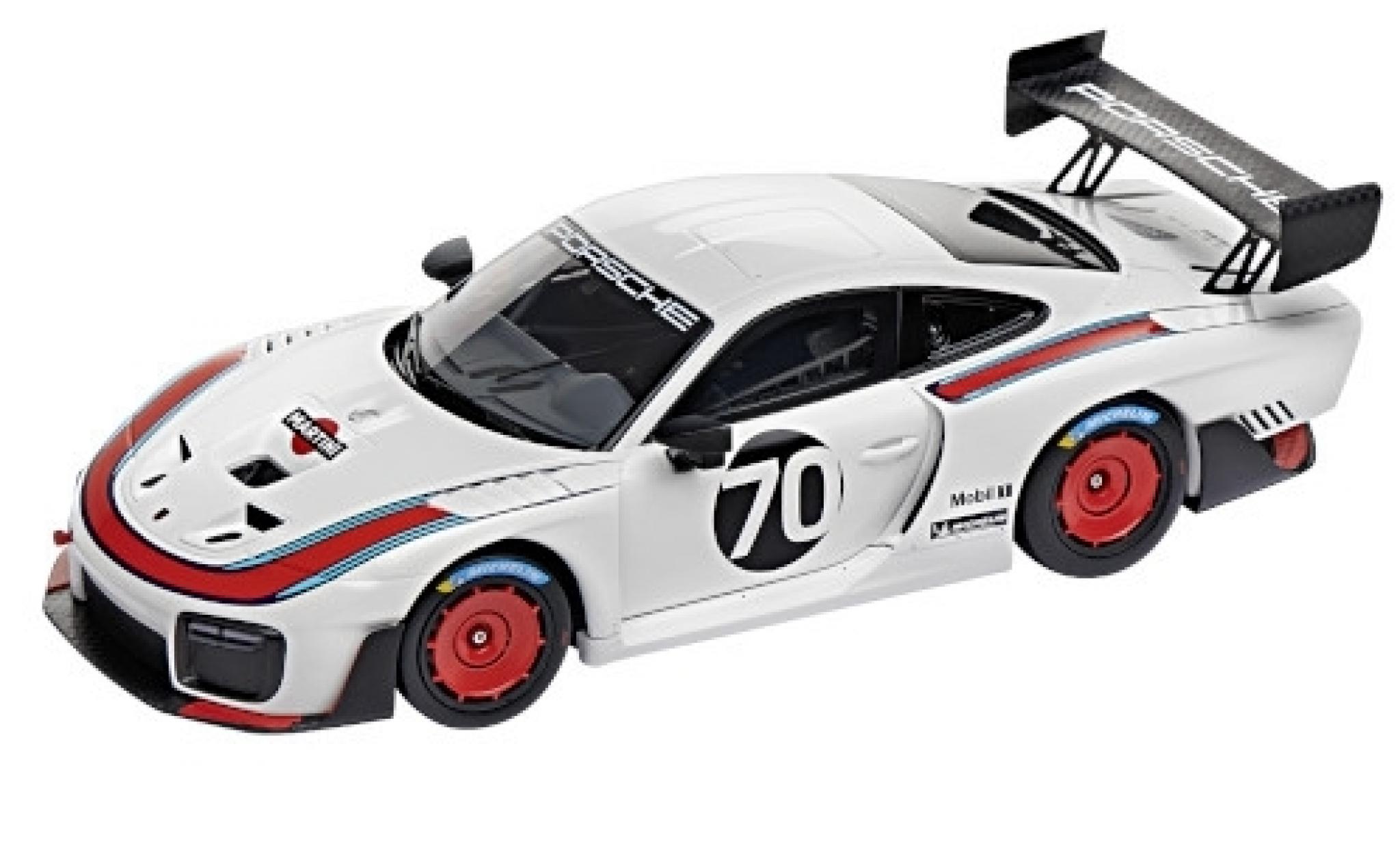 Porsche 991 GT2 RS 1/18 Minichamps 935 wit/Dekor No.70 Martini 2018 Basis: 911 GT2 RS (.2) modelauto