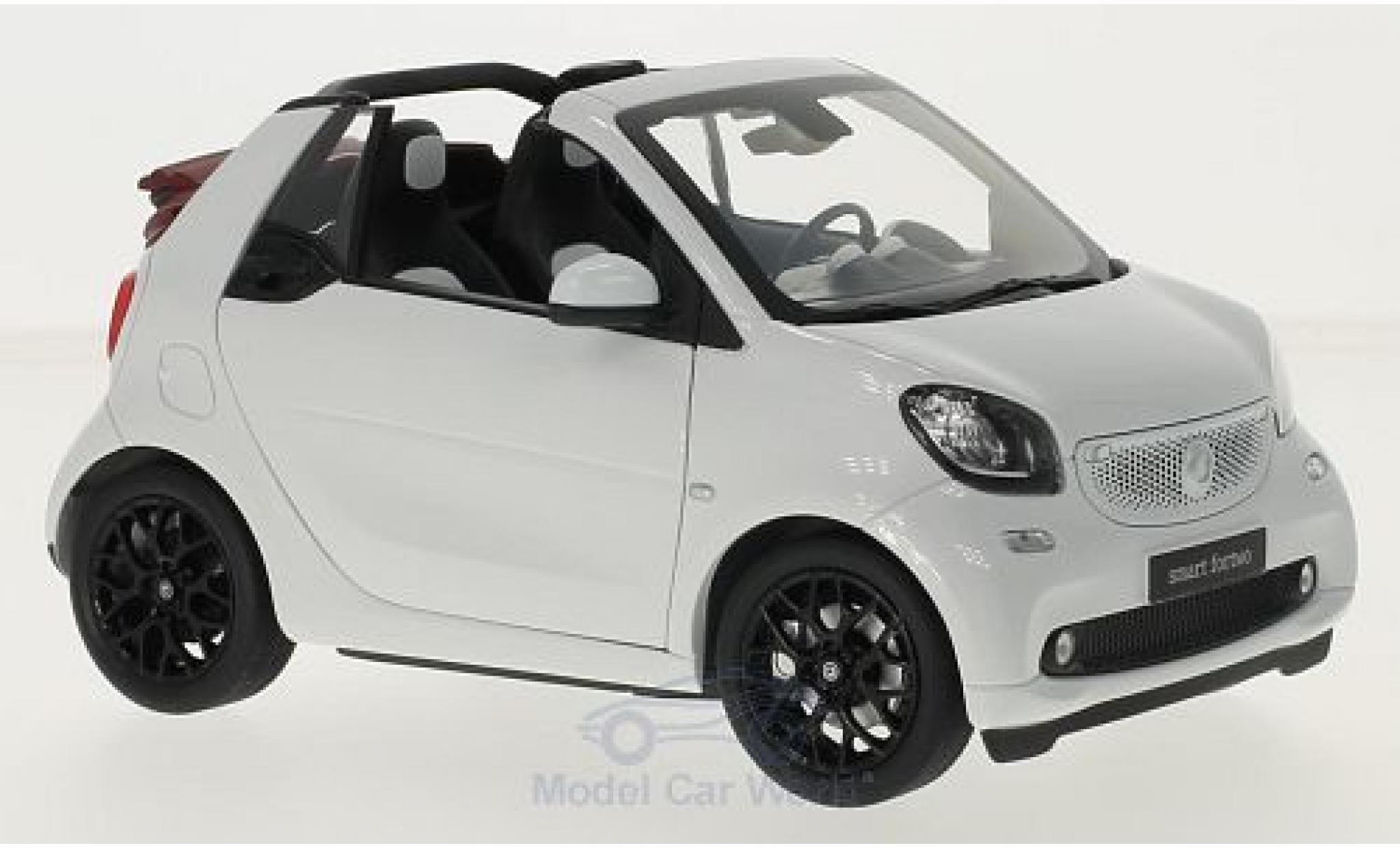 Smart ForTwo 1/18 Norev fortwo Cabrio (A453) wit Softtop liegt bei modelauto