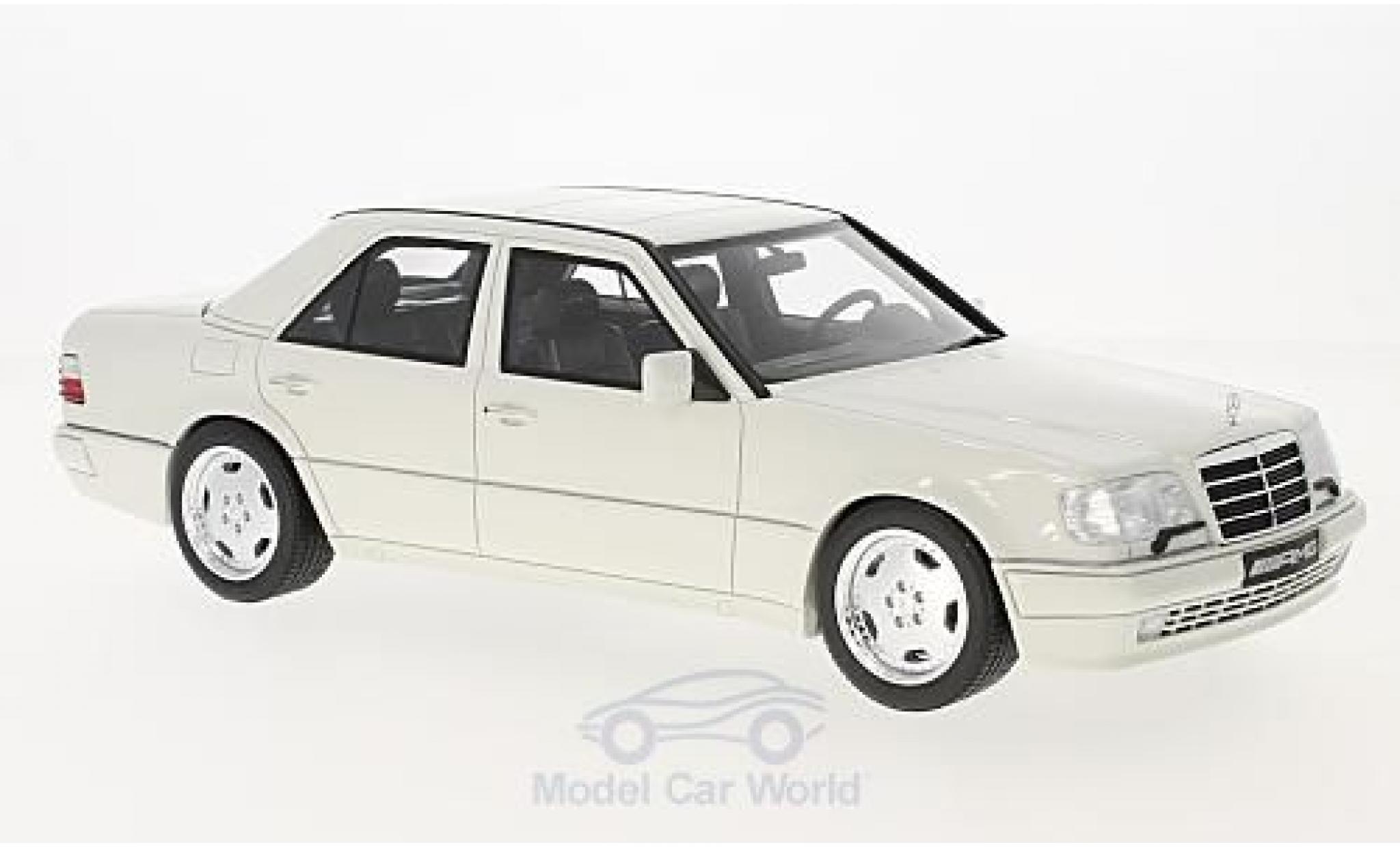 Mercedes Classe E 1/18 Ottomobile E60 AMG (W124) wit modelauto