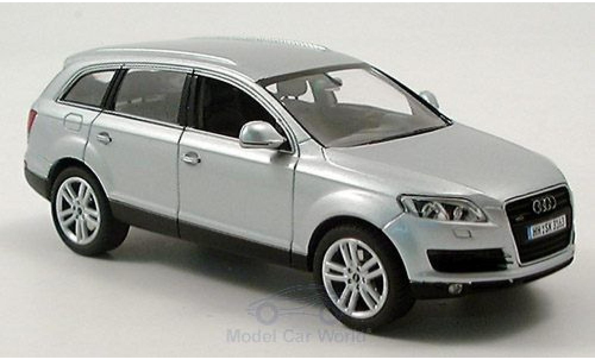 Audi Q7 1/43 Schuco grijs modelauto