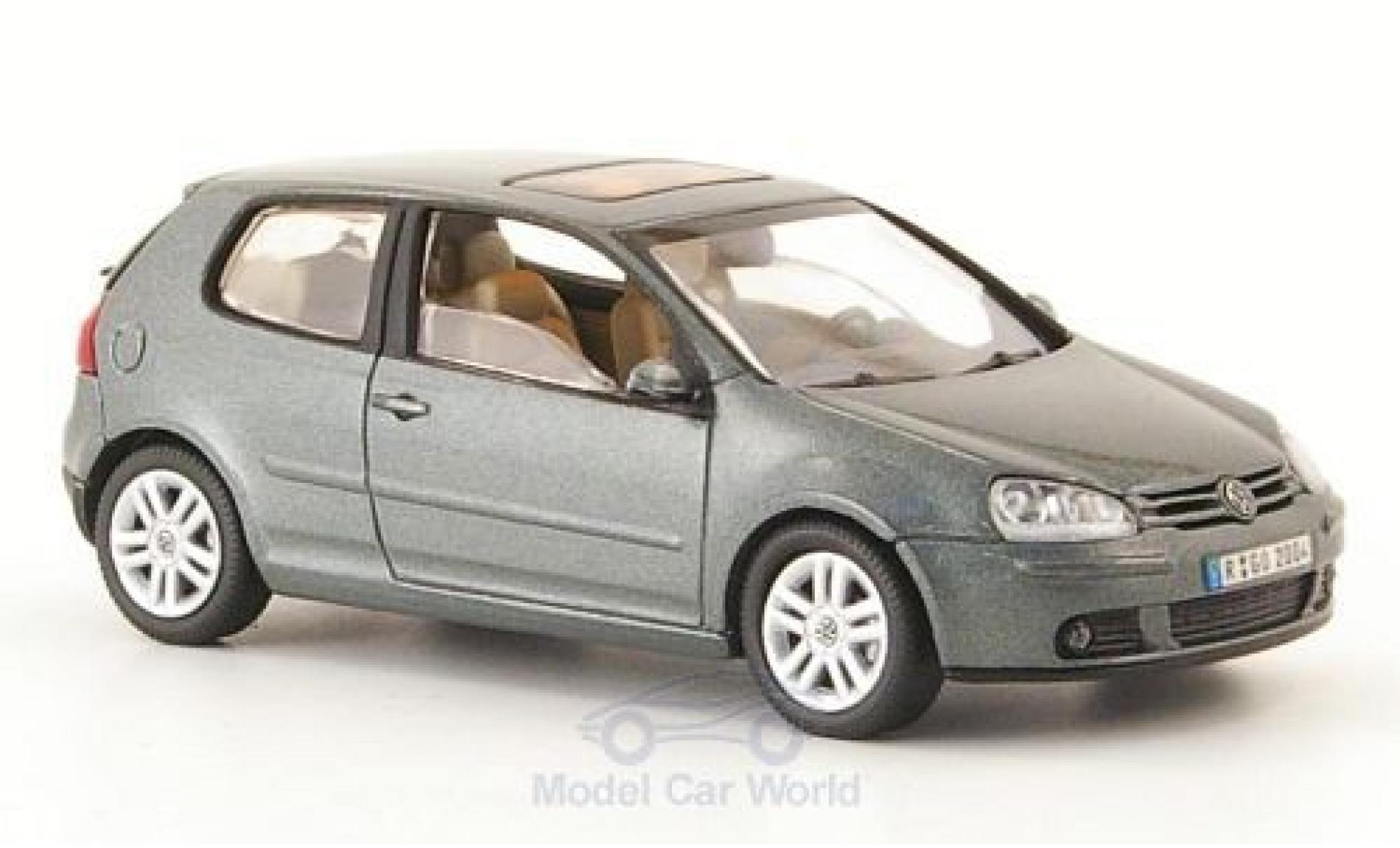 Volkswagen Golf V 1/43 Schuco V metallic groen 2003 3-T&uuml;rig modelauto