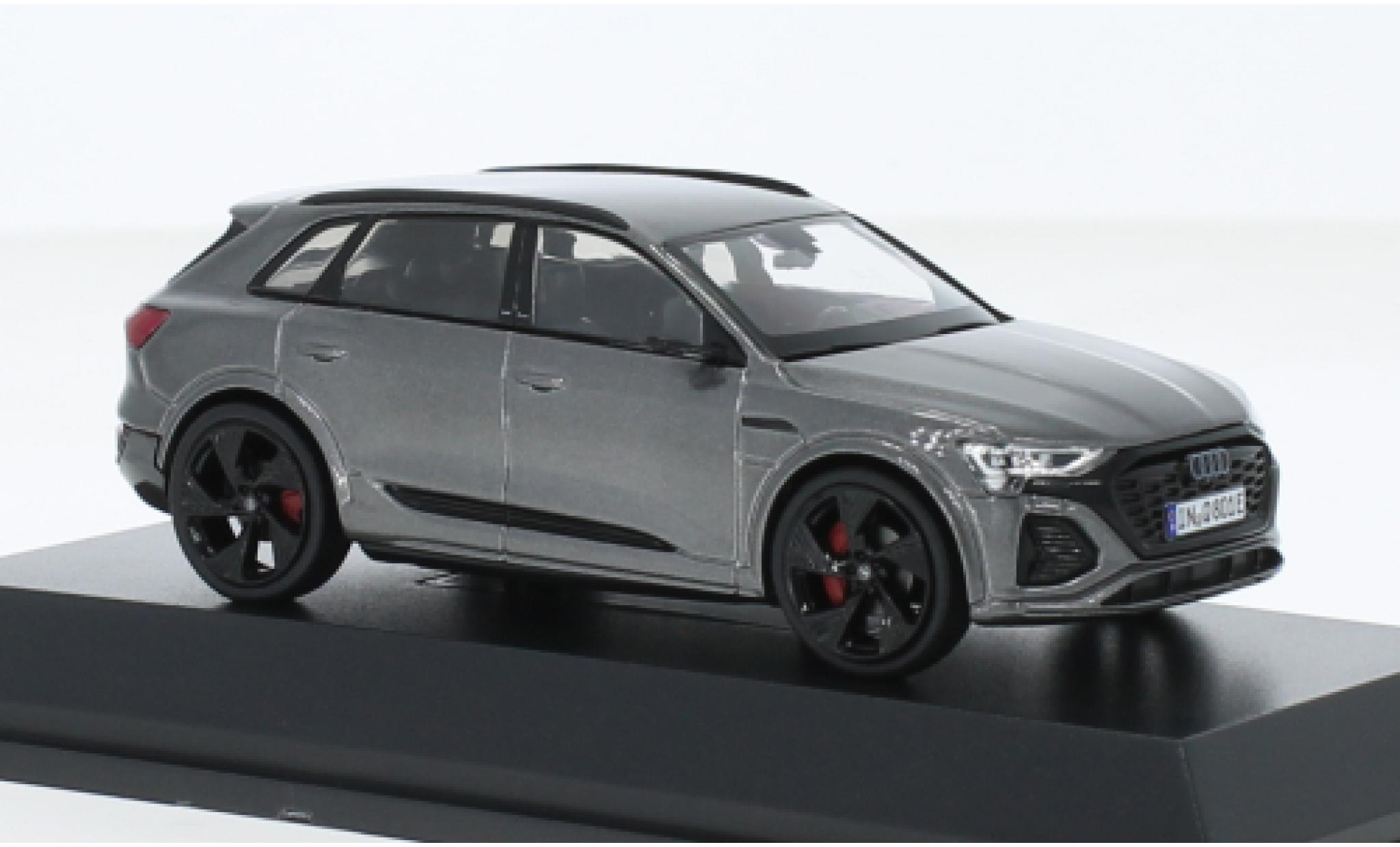 Audi Q8 1/43 I Spark e-tron metallic grijs 2023 modelauto