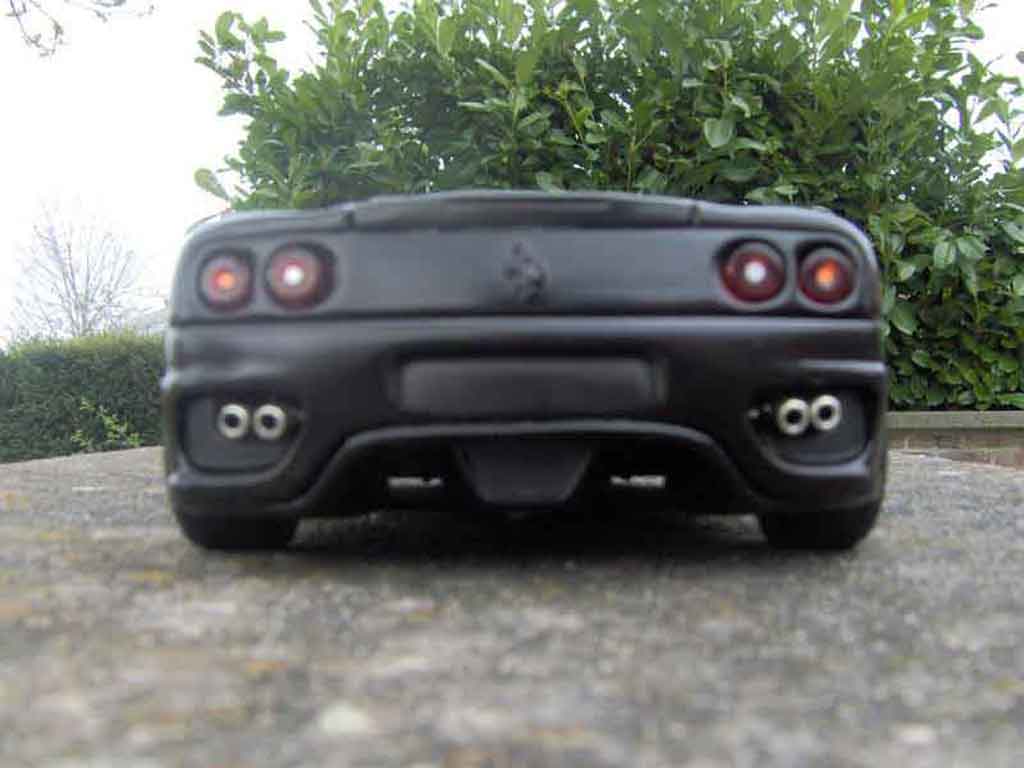 Ferrari 360 Modena coupe zwart 1/18 Burago