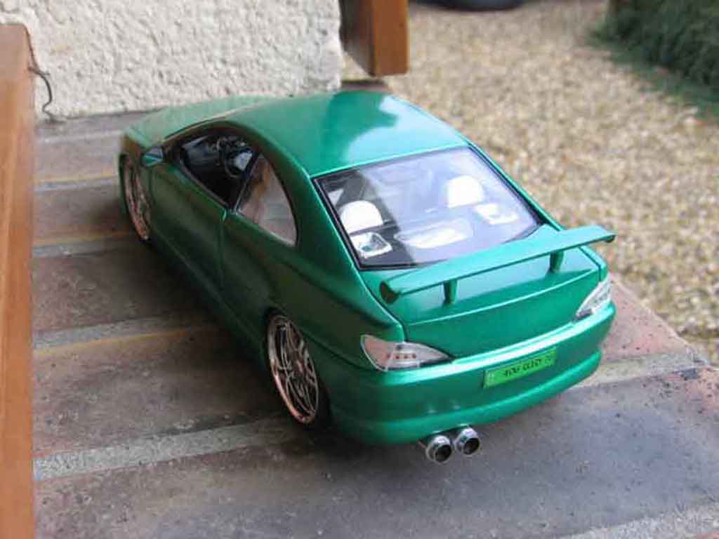 Peugeot 406 Base kit carrosserie 1/18 Gate