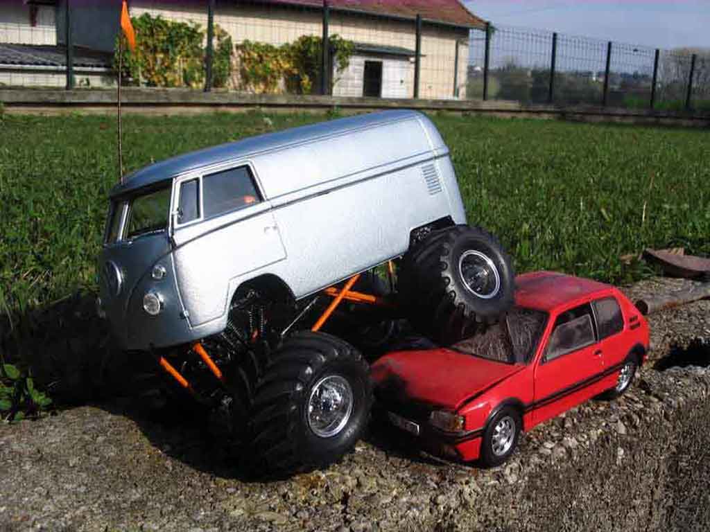 Volkswagen Combi Base big foot 1/18 Solido