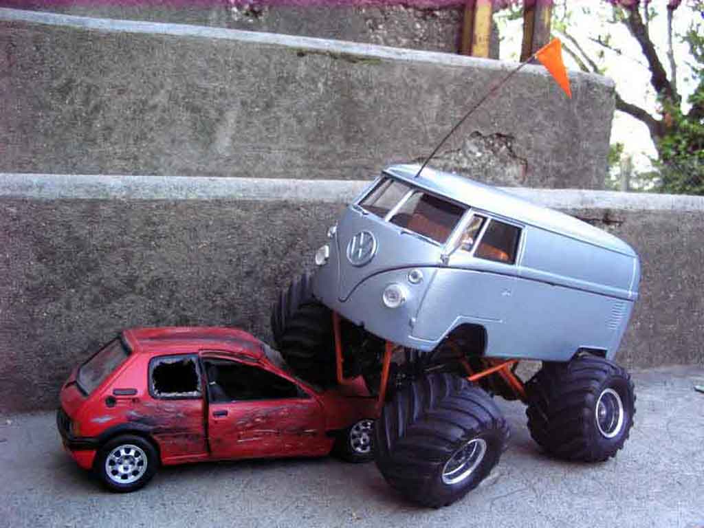 Volkswagen Combi Base big foot 1/18 Solido