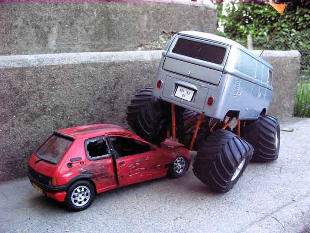 Volkswagen Combi Base big foot 1/18 Solido