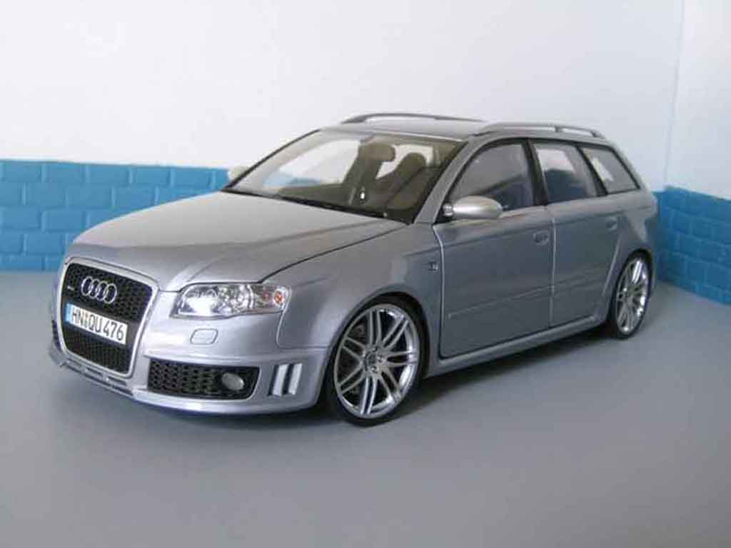 Audi RS4 1/18 Minichamps avant grijs modelauto
