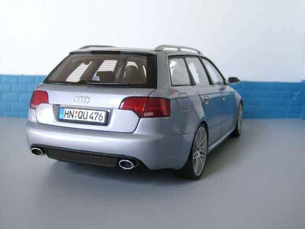 Audi RS4 avant grijs 1/18 Minichamps