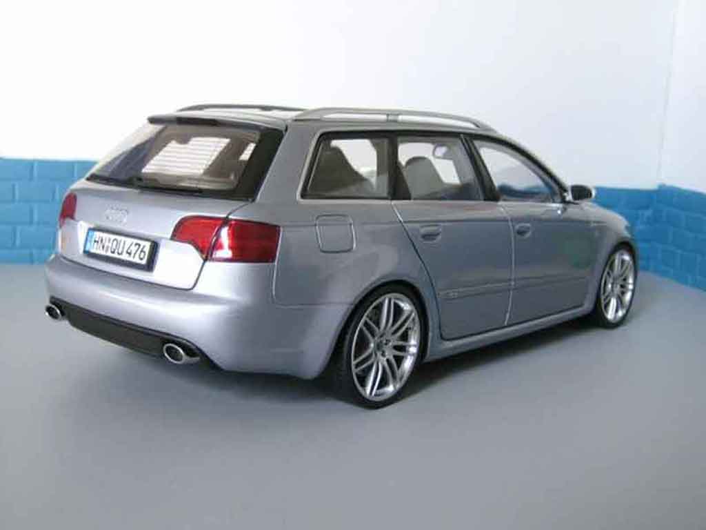 Audi RS4 avant grijs 1/18 Minichamps
